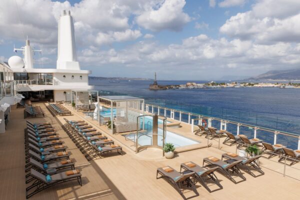 img-ec-silversea-auck-melb-nova-pool-2