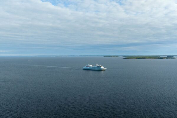 img-ec-silversea-dub-cop-silverwind-drone-shot