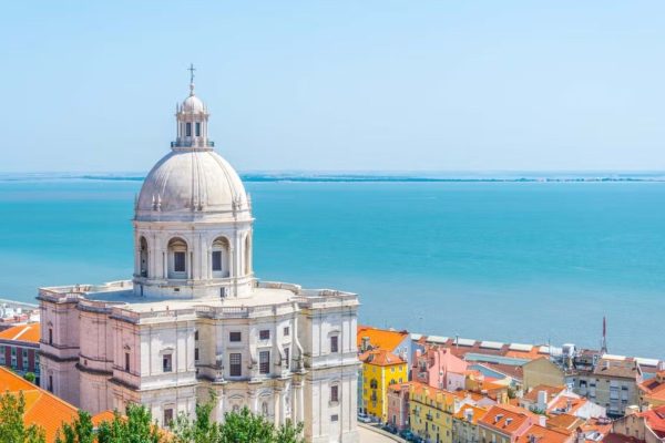 img-ec-silversea-lisbon-sea and city view