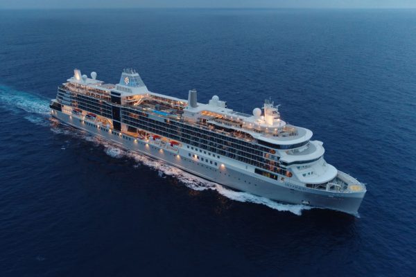 img-ec-silversea- silver ray - boat -ariel view
