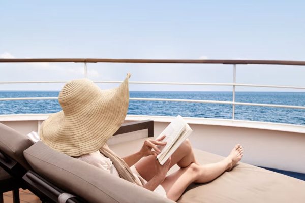 img-ec-silversea-woman-on-sun-chair